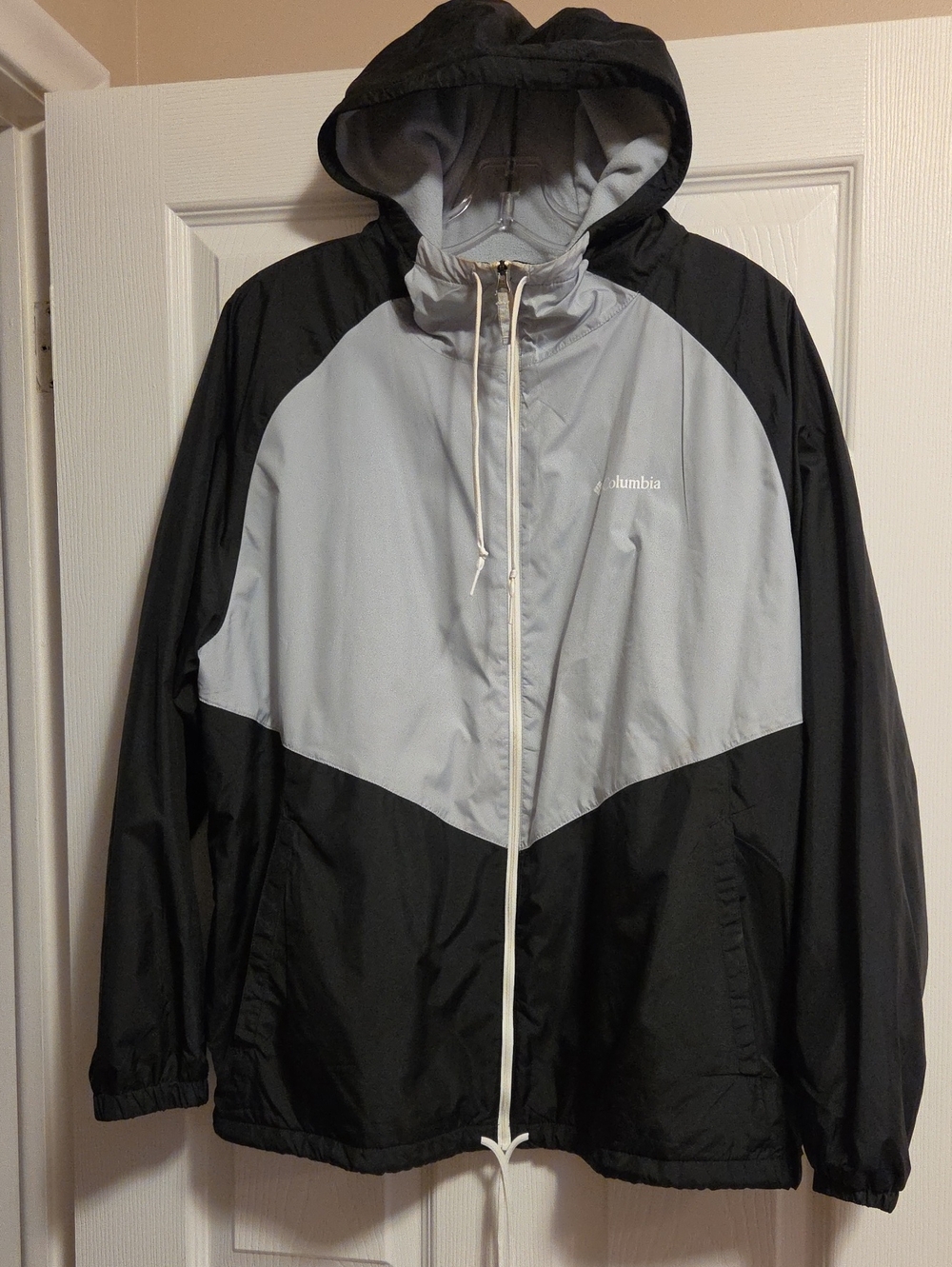 Columbia (Men And/Or Women) Black and Light Gray Hooded Windbreaker Jacket
